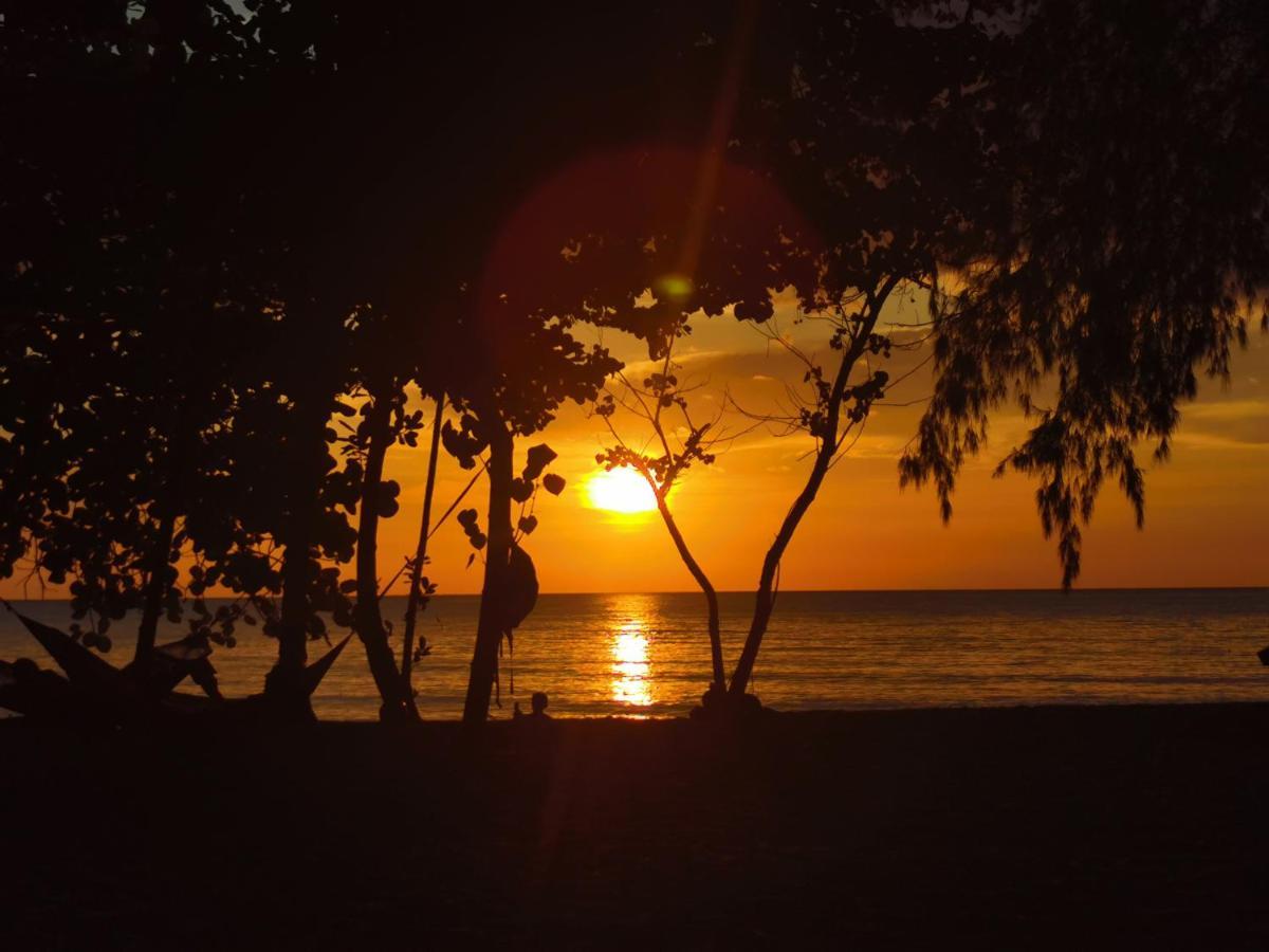 Sleeping Trees Hotel Koh Rong Sanloem Esterno foto